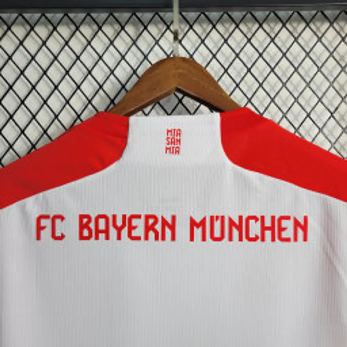 Bayern Home 23/24 10