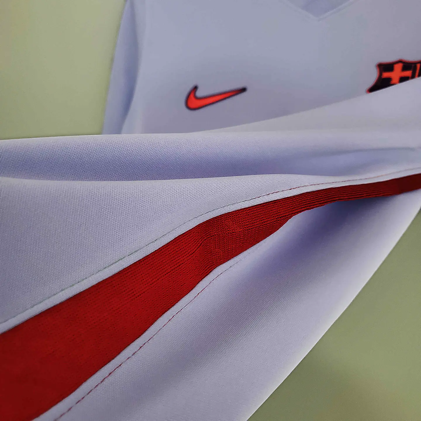 Barcelona Away 21/22 8