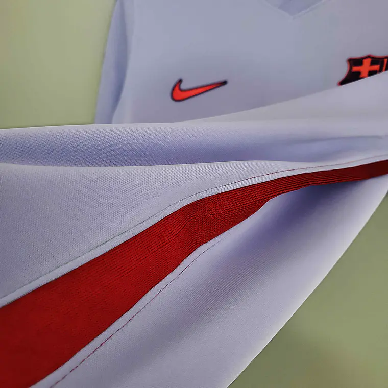 Barcelona Away 21/22 8