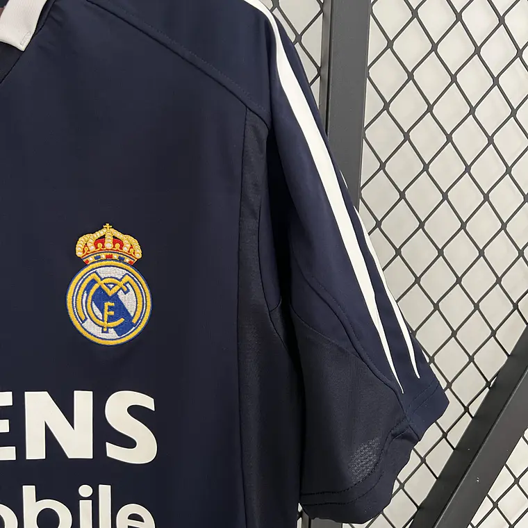 Real Madrid Away 04/05 7