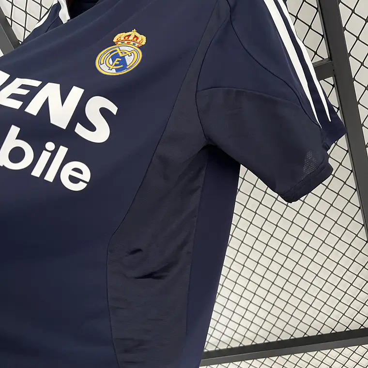 Real Madrid Away 04/05 3