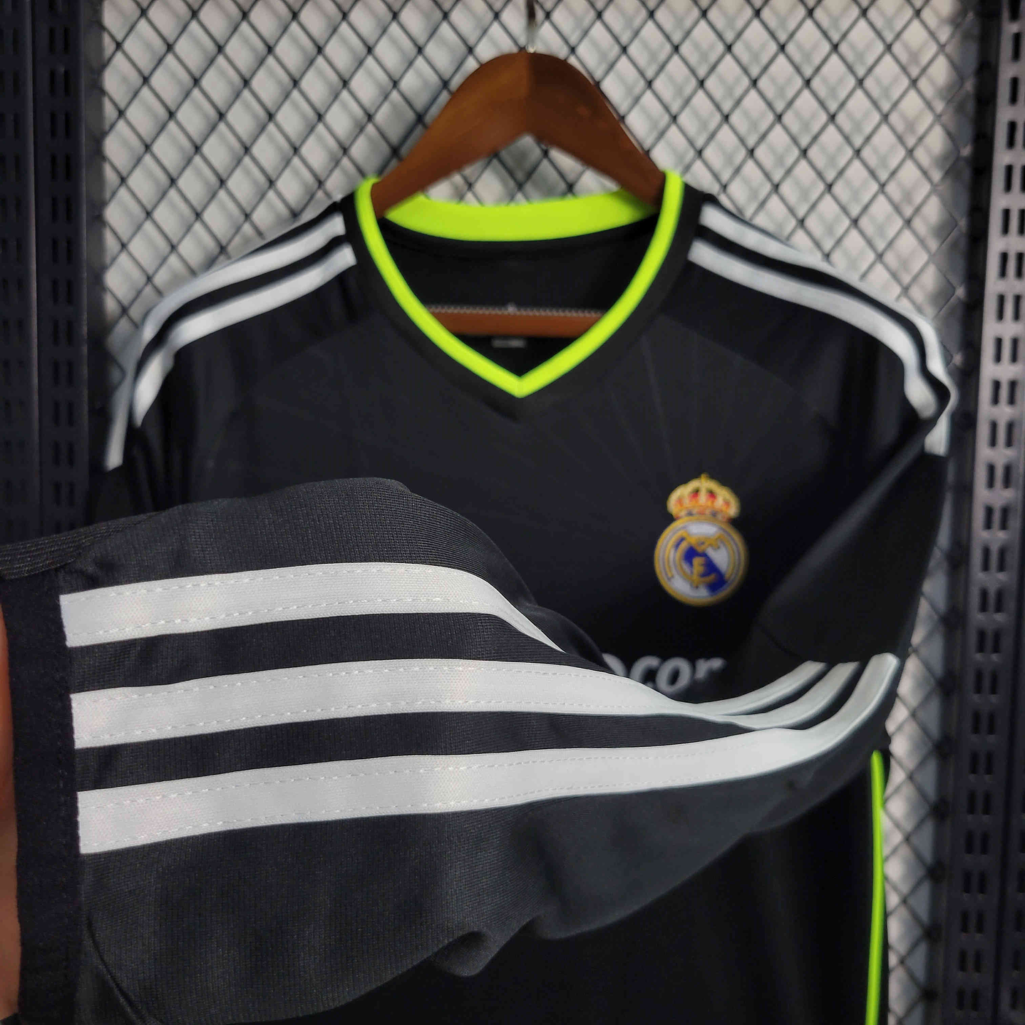 Real Madrid Away 10/11 Manga Longa  6