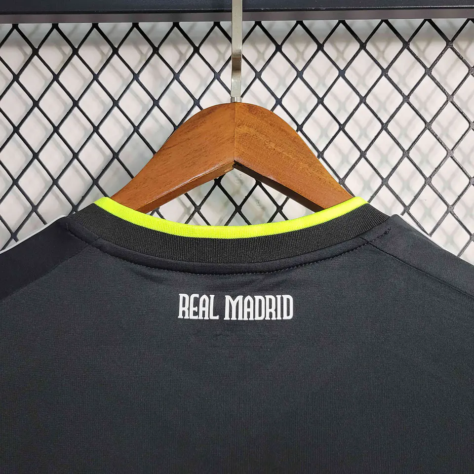 Real Madrid Away 10/11 Manga Longa  8