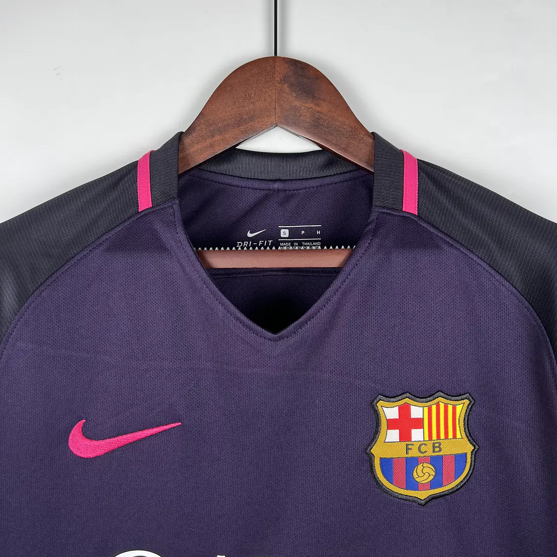 Barcelona Away 16/17 4