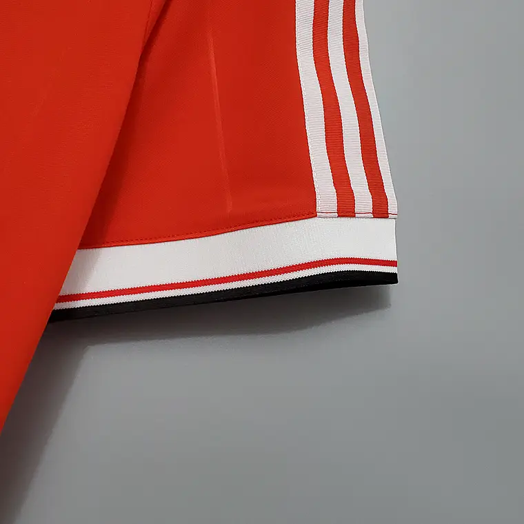 Manchester United Home 83/84 7