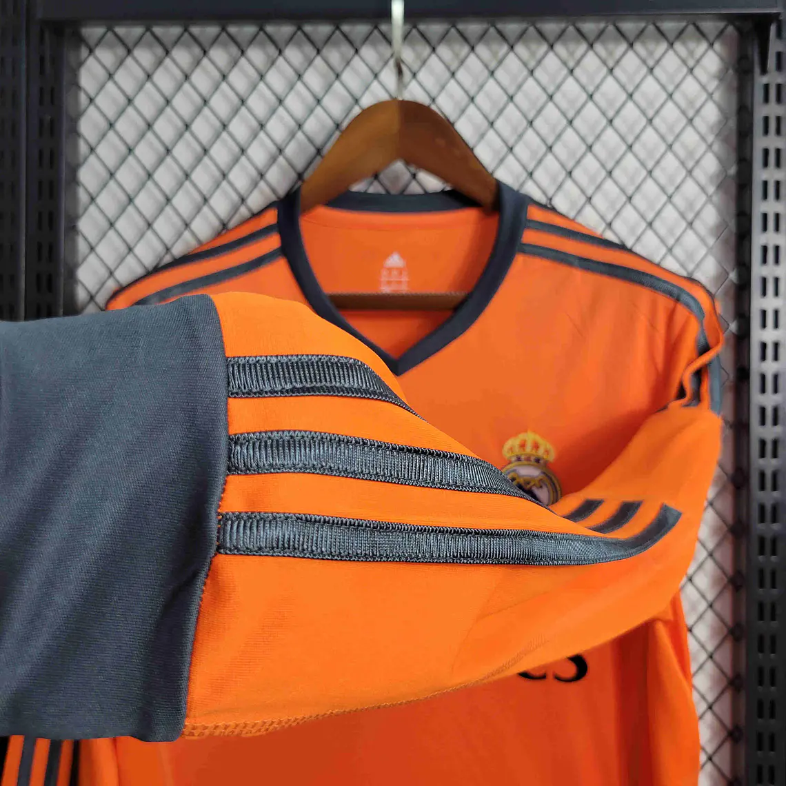 Real Madrid Third 13/14 Manga Longa  8