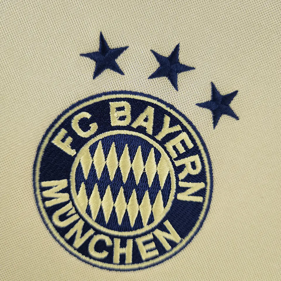 Bayern Away 04/05 5