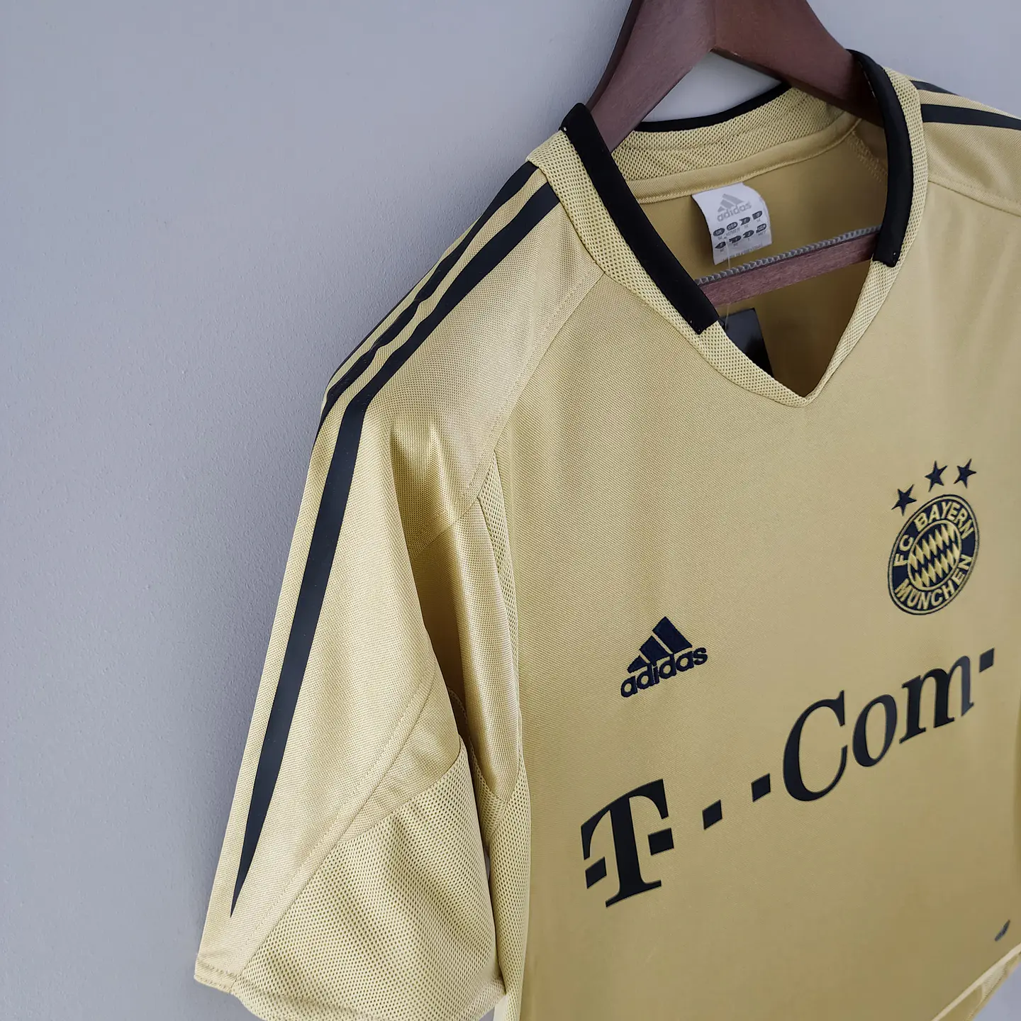 Bayern Away 04/05 4