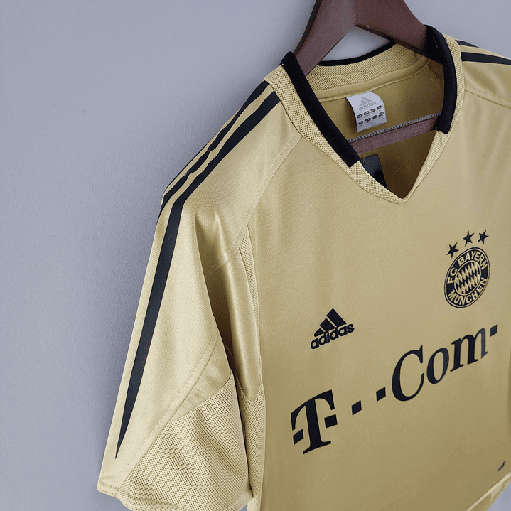 Bayern Away 04/05 3