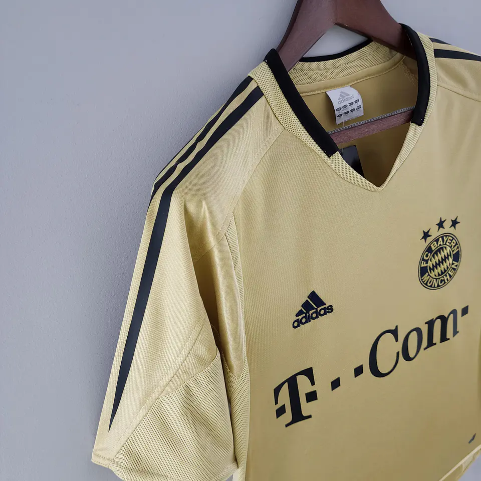 Bayern Away 04/05 4