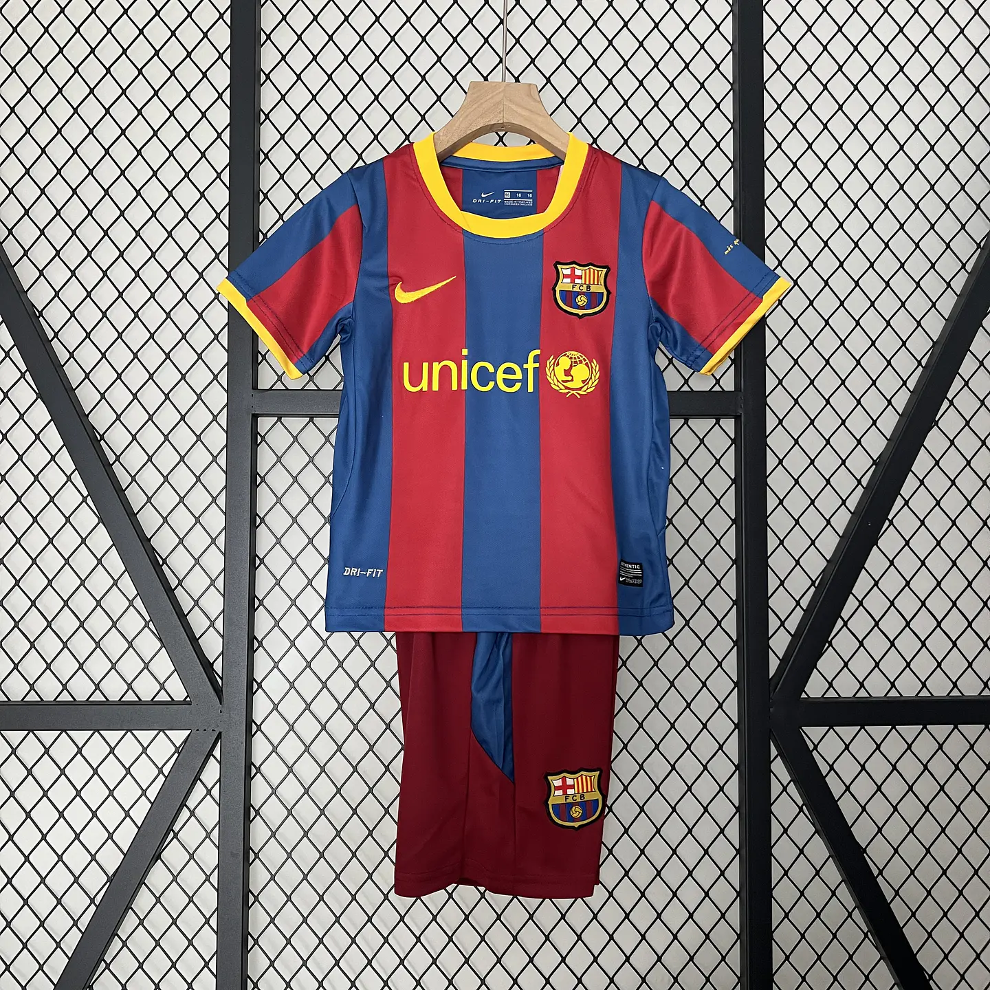 Barcelona Home 10/11 Kit Criança 2