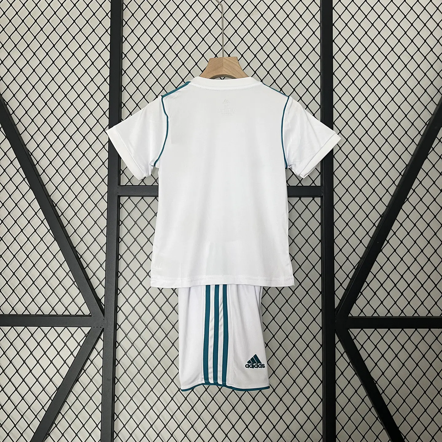 Real Madrid Home 17/18 Kit Criança 3