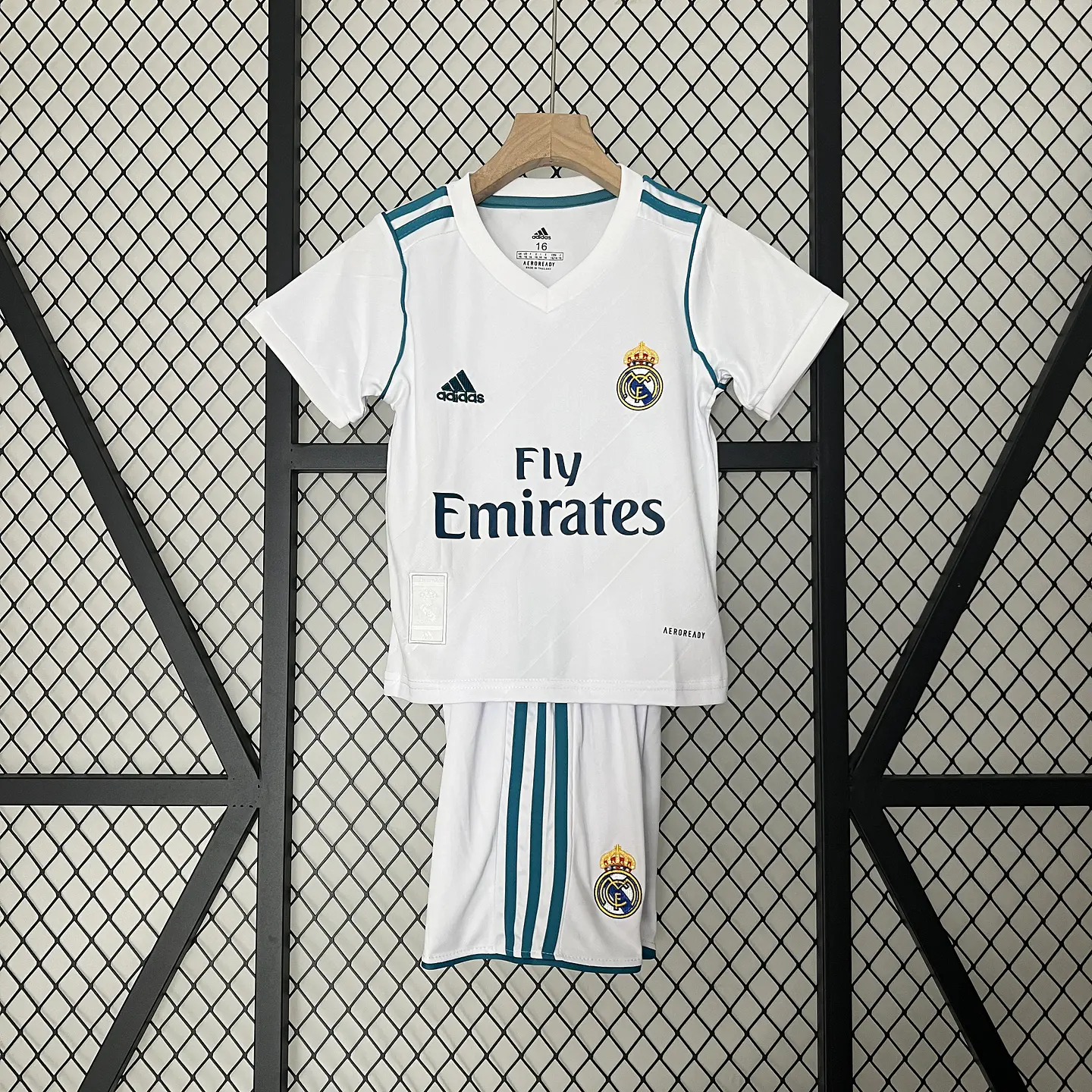 Real Madrid Home 17/18 Kit Criança 2