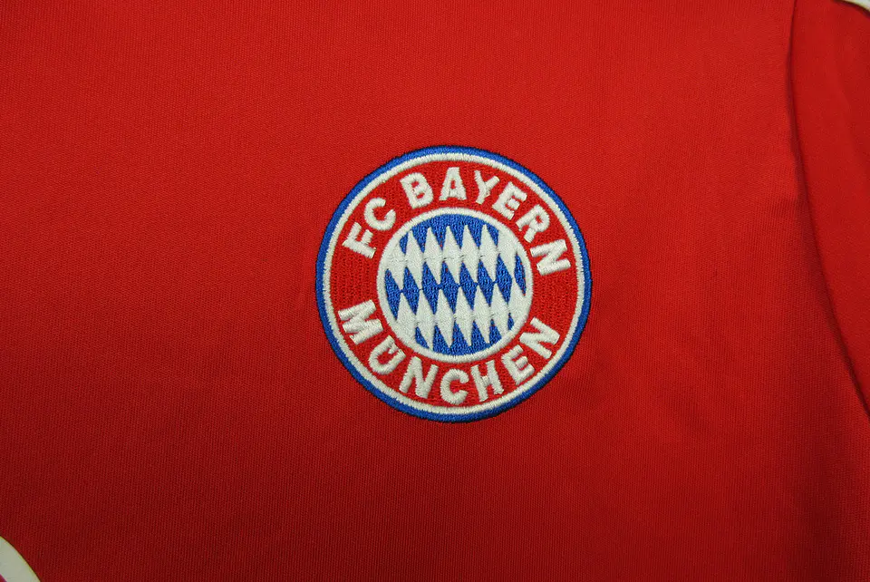 Bayern Home 99/01 5