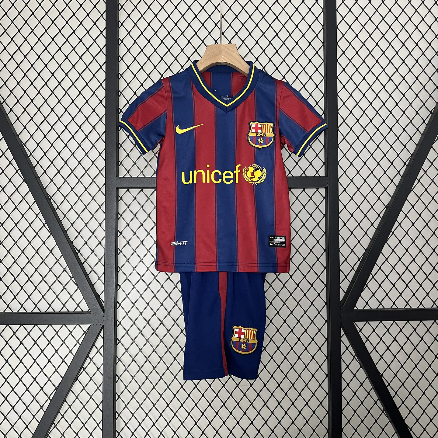 Barcelona Home 09/10 Kit Criança 2