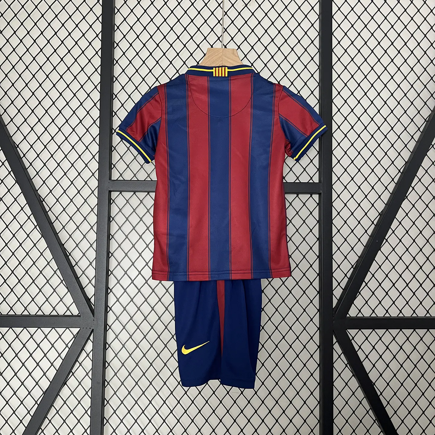 Barcelona Home 09/10 Kit Criança 3