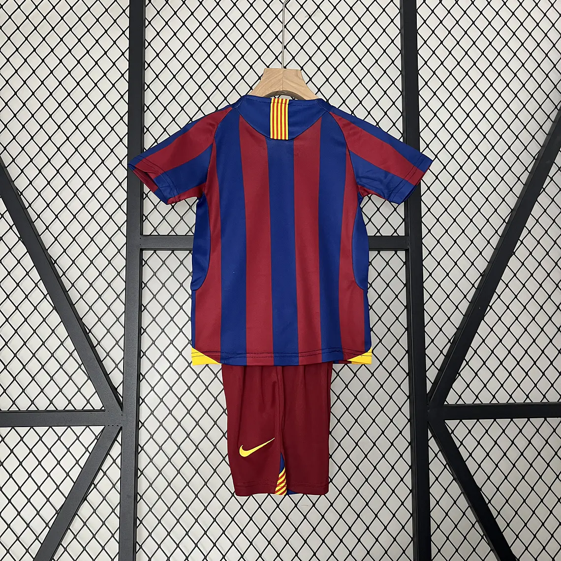 Barcelona Home 05/06 Kit Criança 2