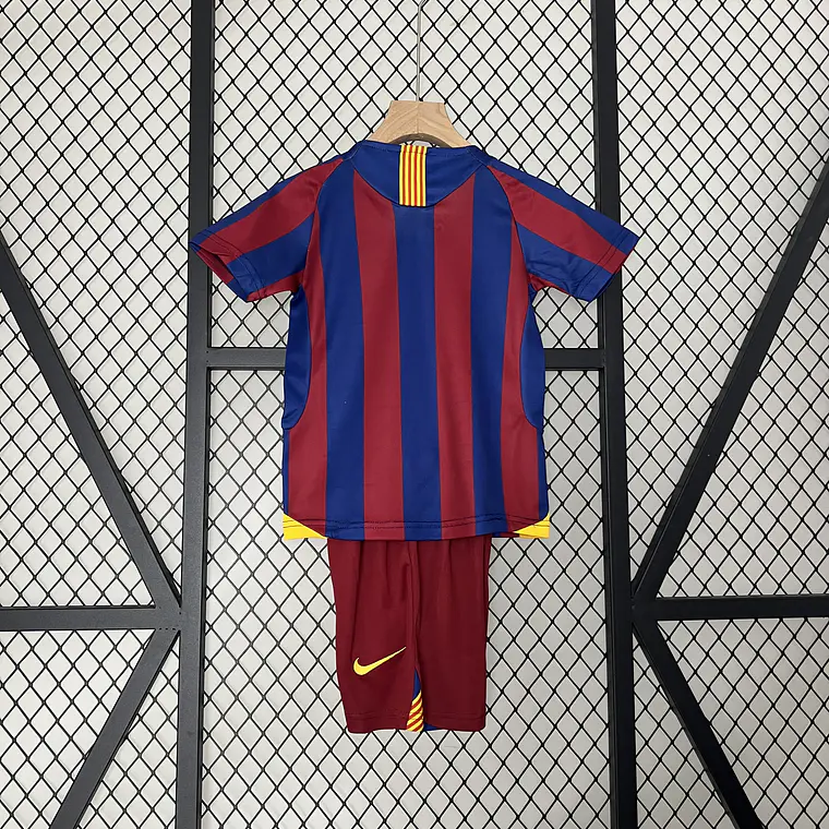 Barcelona Home 05/06 Kit Criança 2