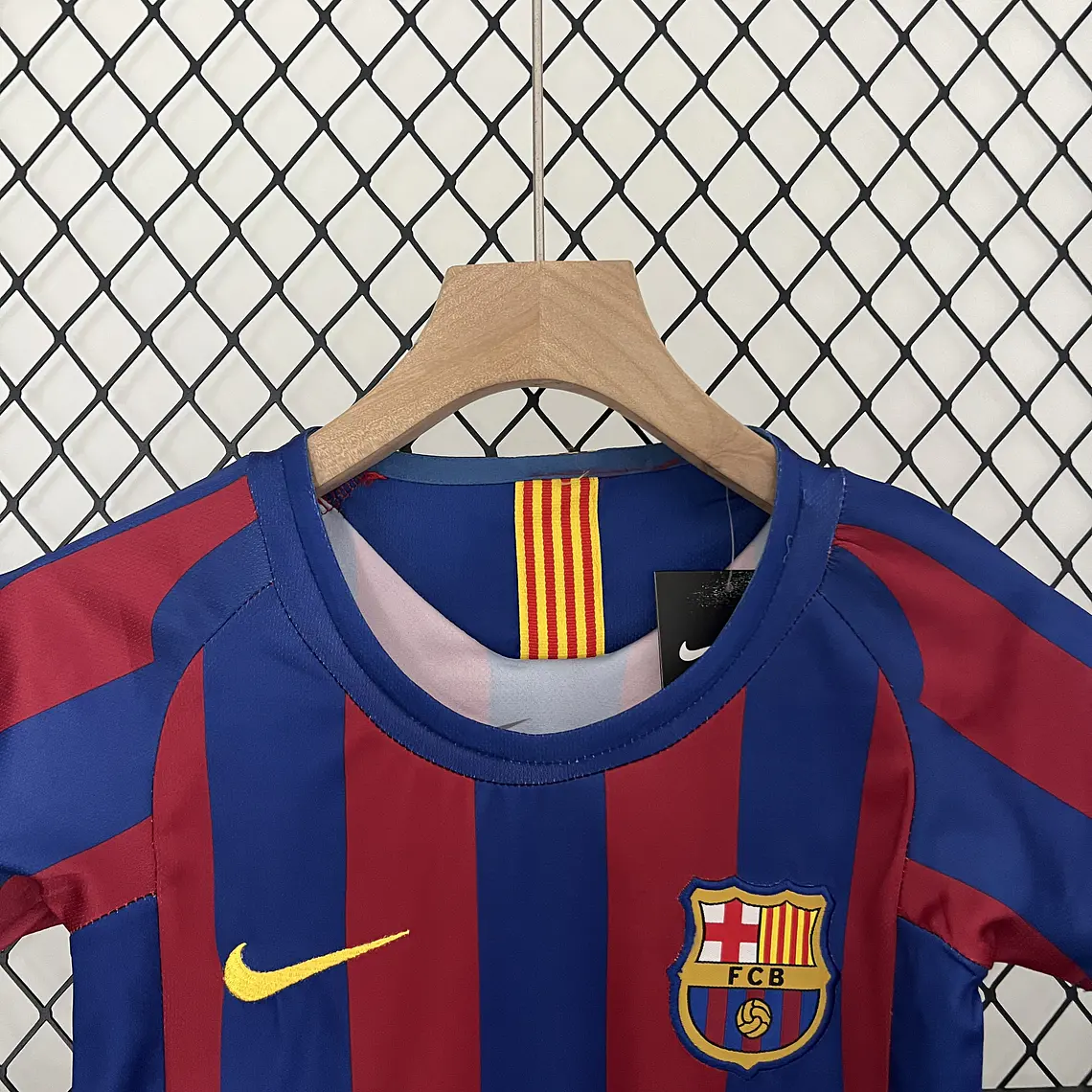 Barcelona Home 05/06 Kit Criança 3