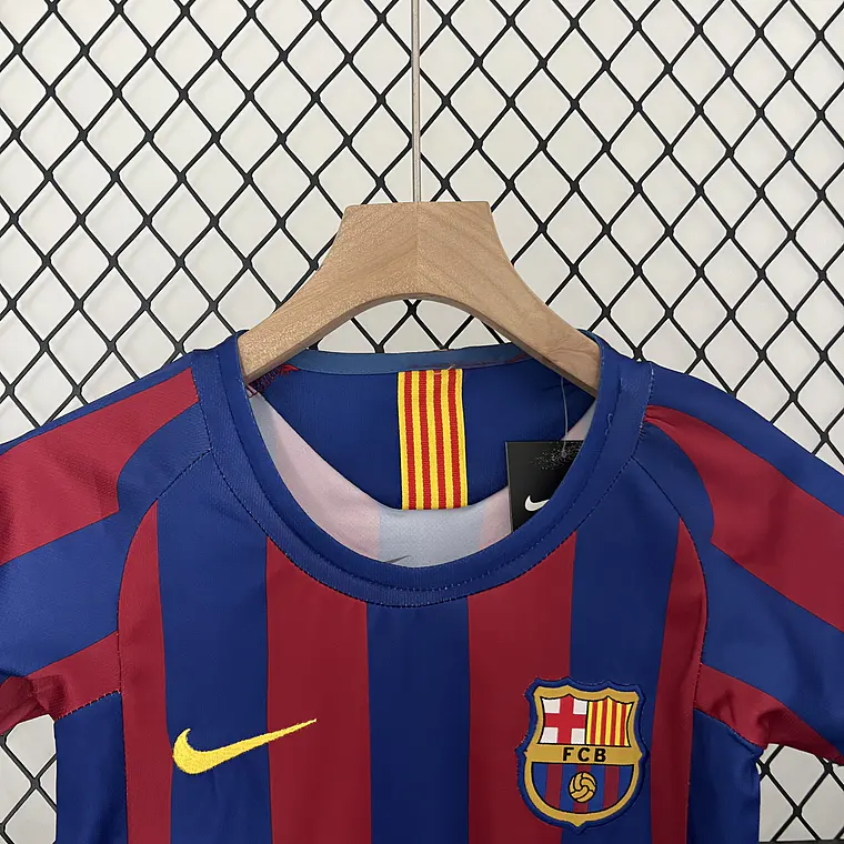 Barcelona Home 05/06 Kit Criança 3