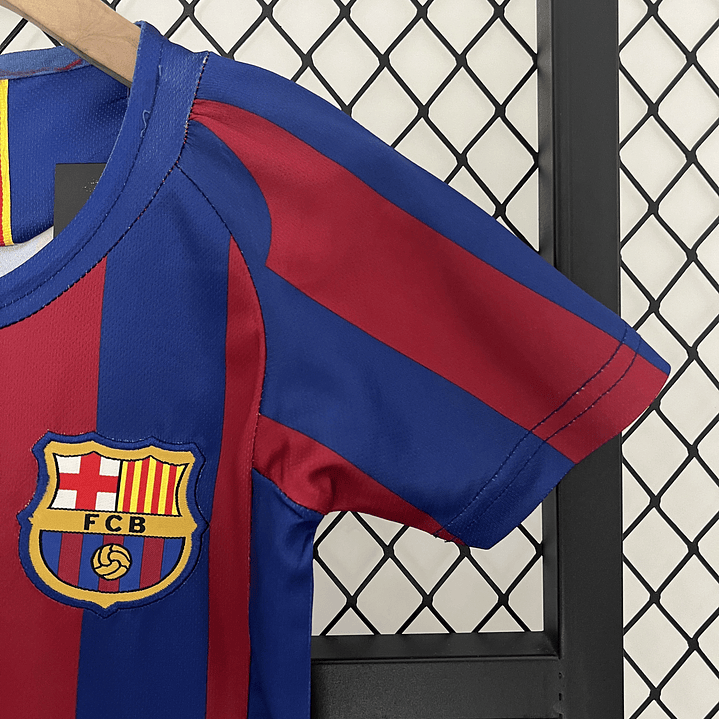 Barcelona Home 05/06 Kit Criança 4