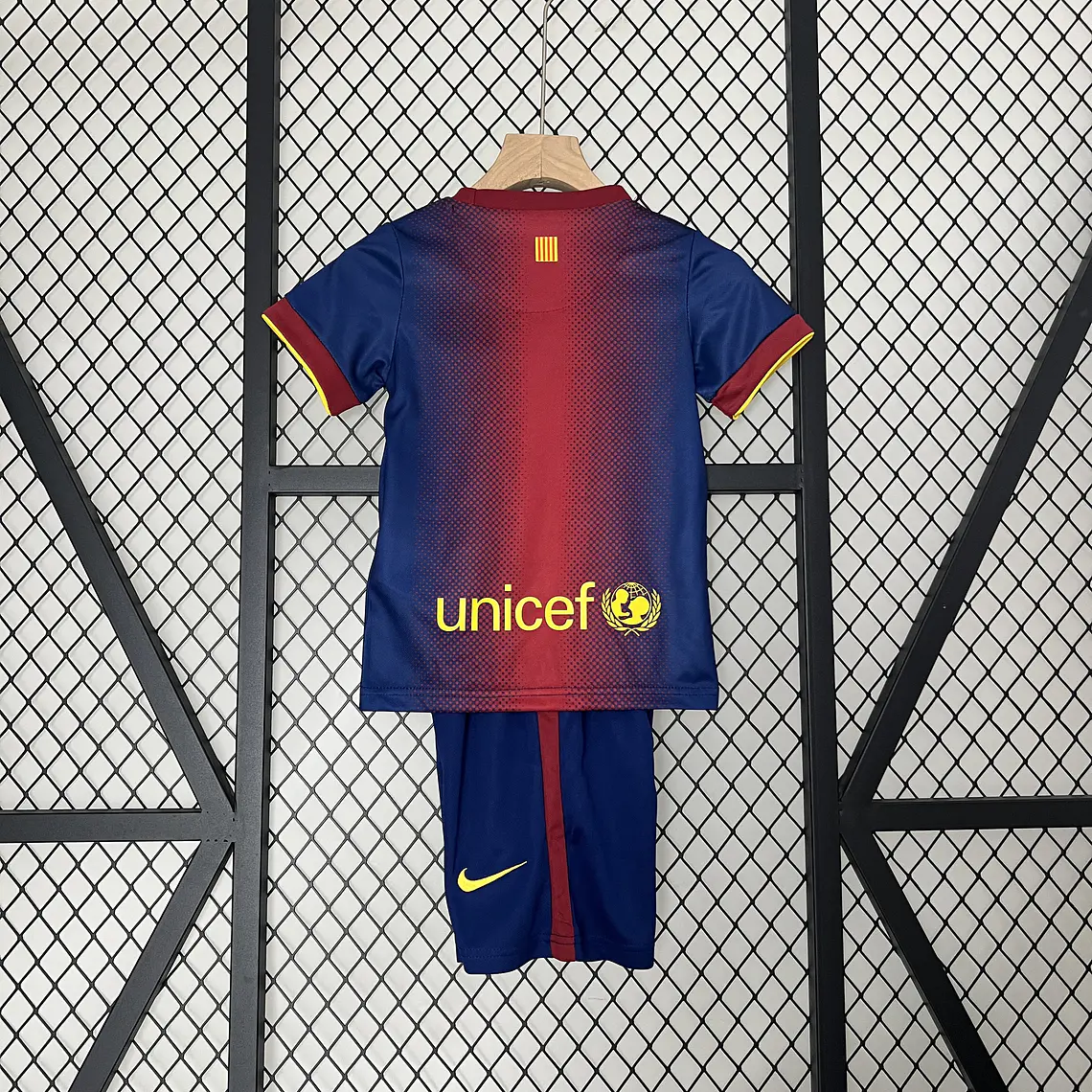 Barcelona Home 12/13 Kit Criança 3