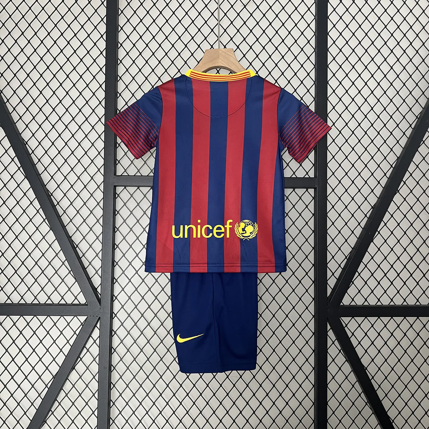 Barcelona Home 13/14 Kit Criança 3