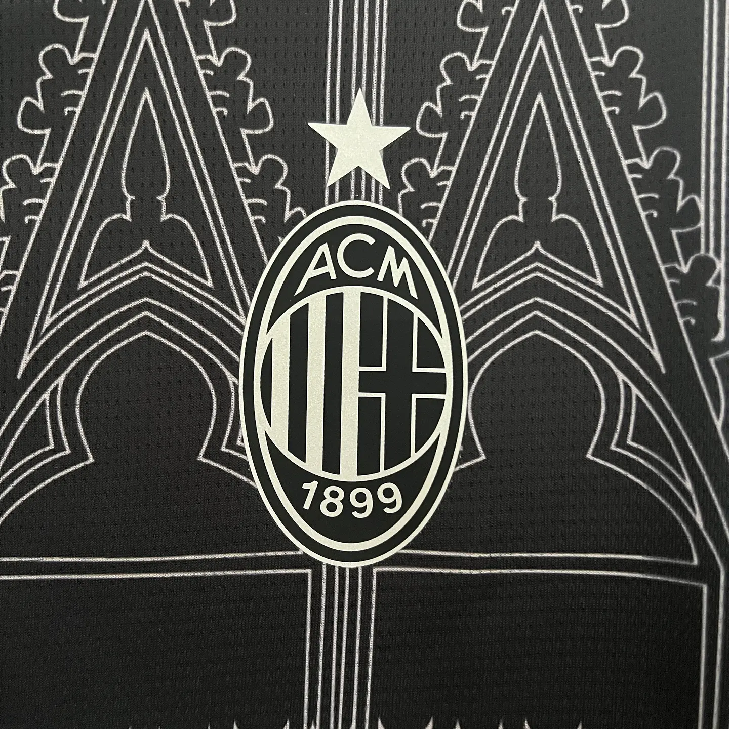 Milan Especial Pleasures 24/25 6