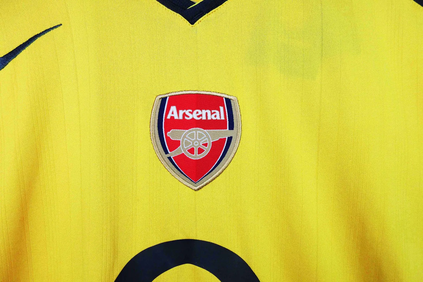 Arsenal Away 05/06 4