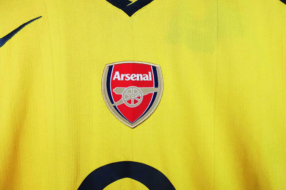 Arsenal Away 05/06 4