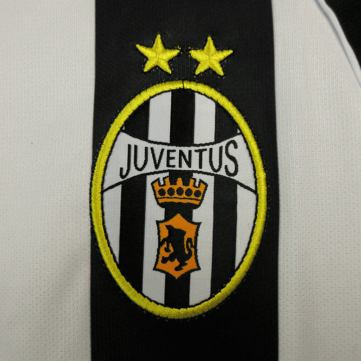 Juventus Home 02/03 4