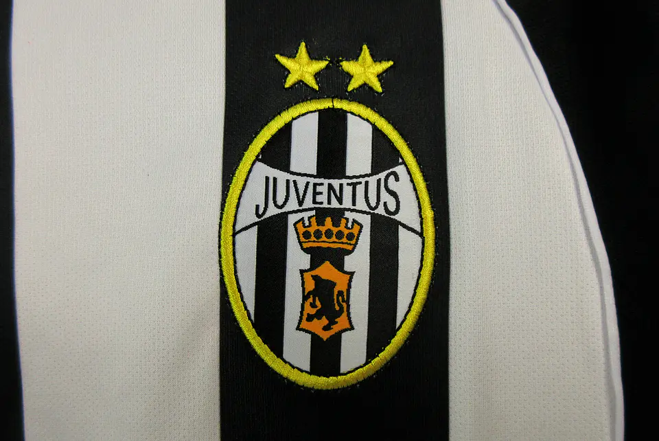 Juventus Home 02/03 5