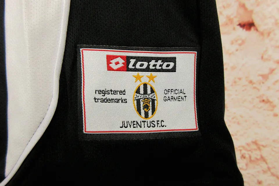 Juventus Home 02/03 7