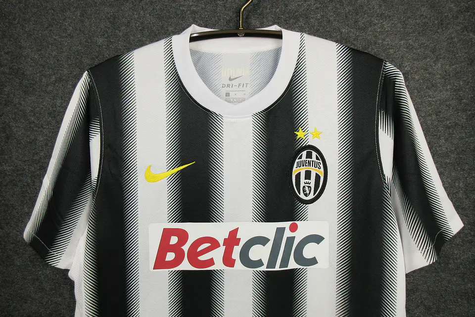 Juventus Home 11/12 4
