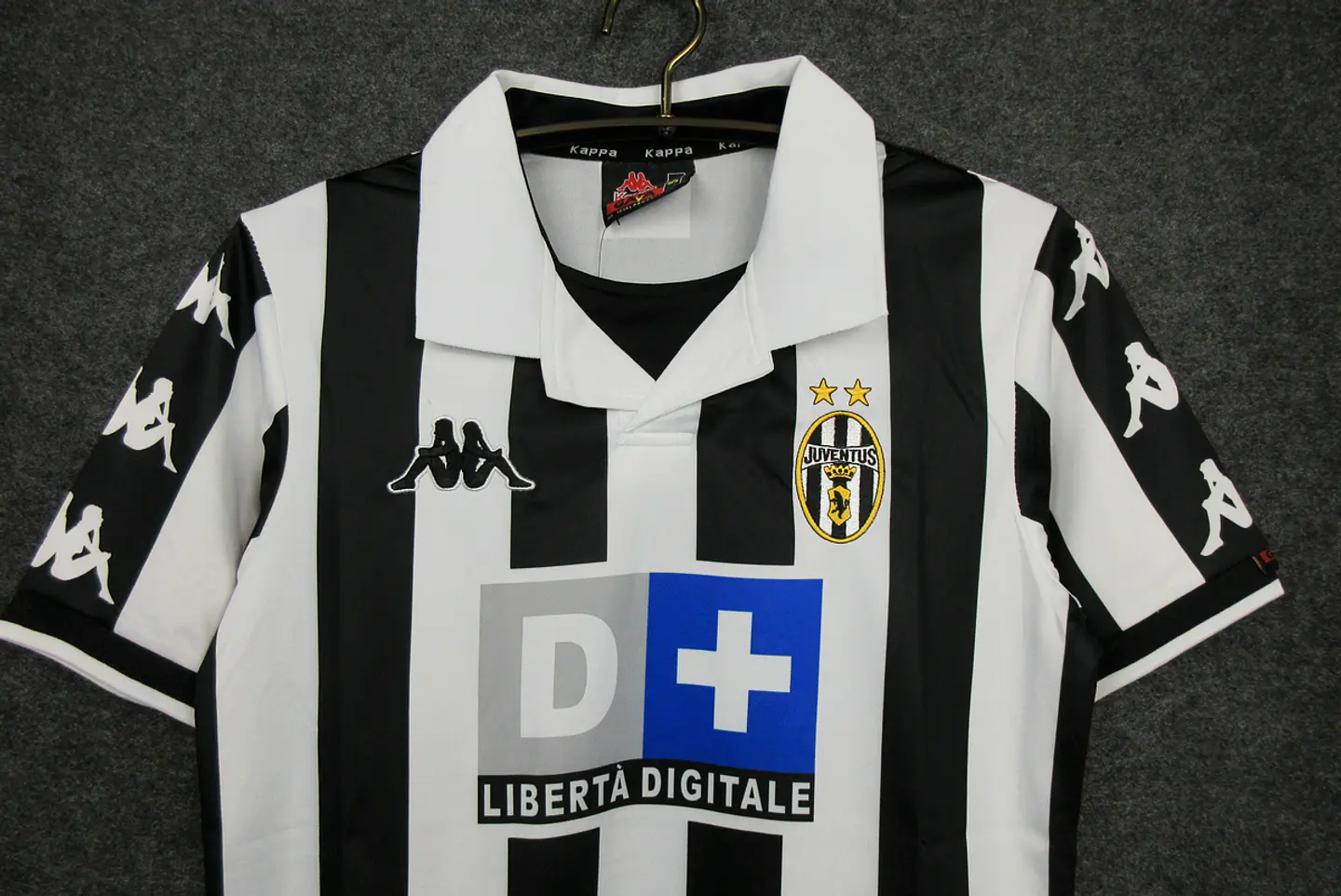 Juventus Home 99/00 4