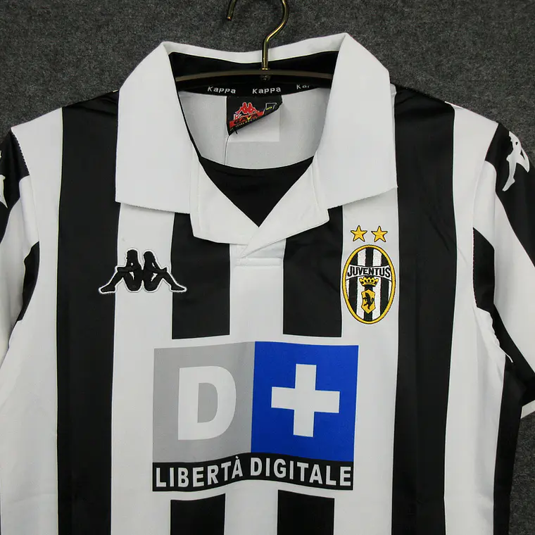 Juventus Home 99/00 4