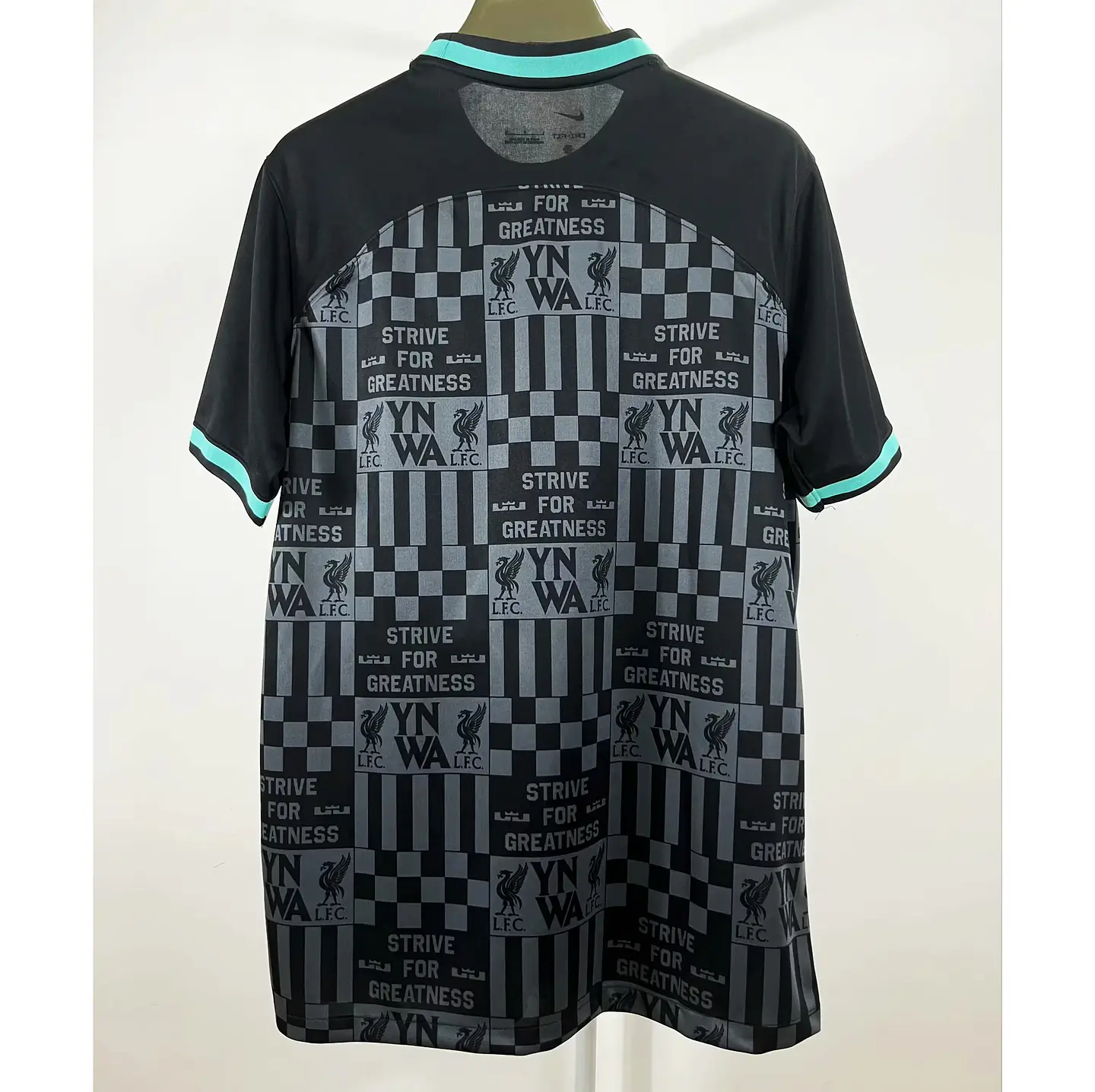 Liverpool Especial Lebron James 24/25 3