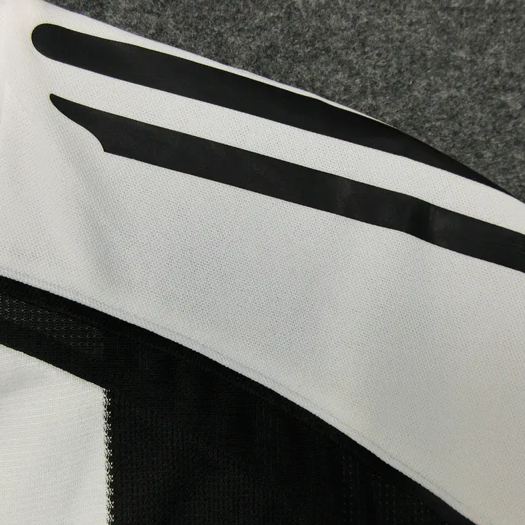 Newcastle Home 05/06 5