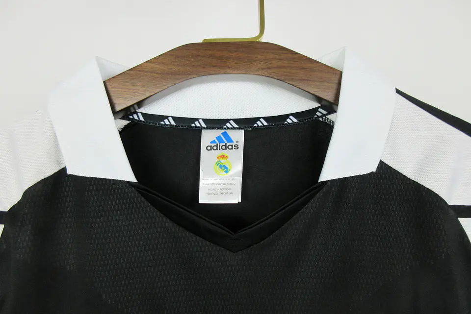 Real Madrid Away 01/02 3