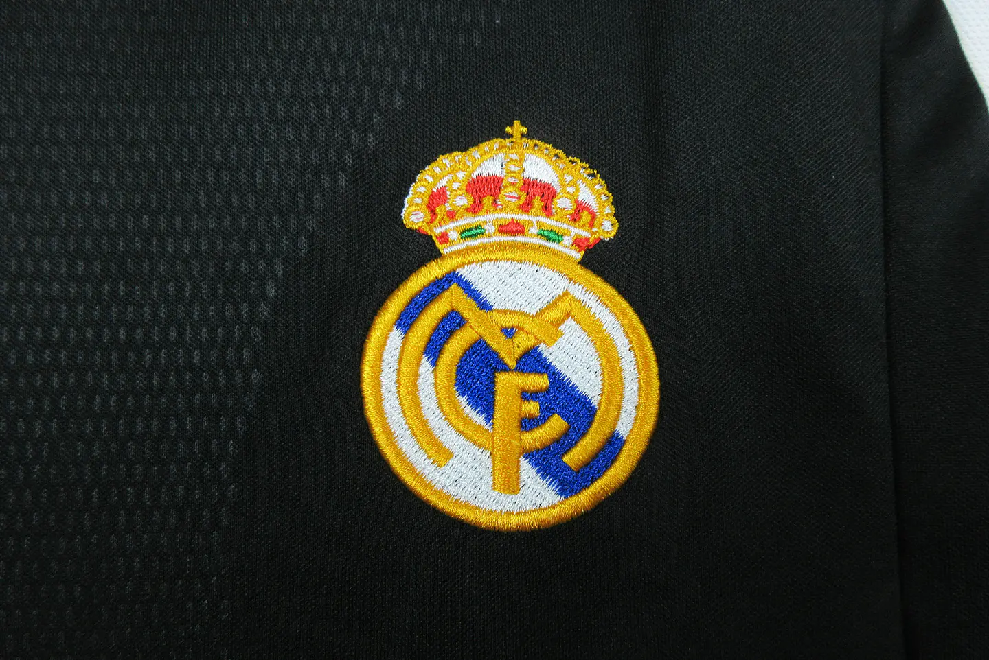 Real Madrid Away 01/02 5