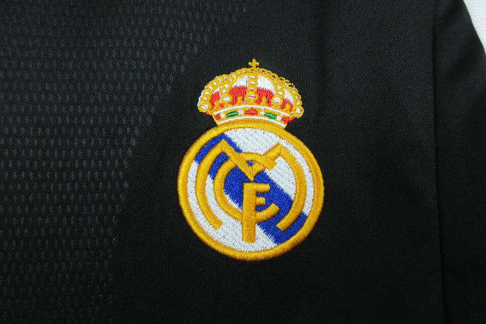 Real Madrid Away 01/02 5