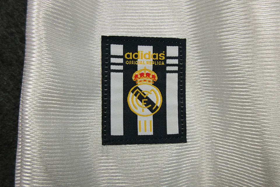 Real Madrid Home 98/00 8