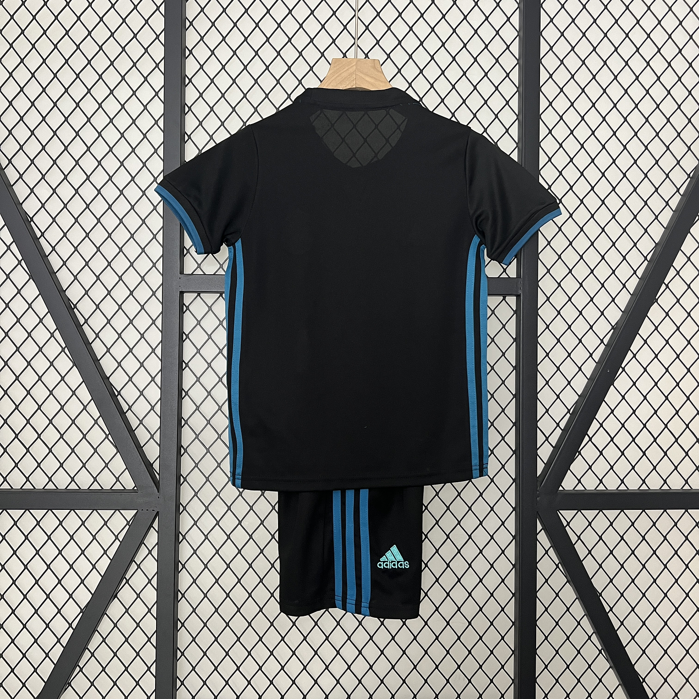 Real Madrid Away 17/18 Kit-Criança 3