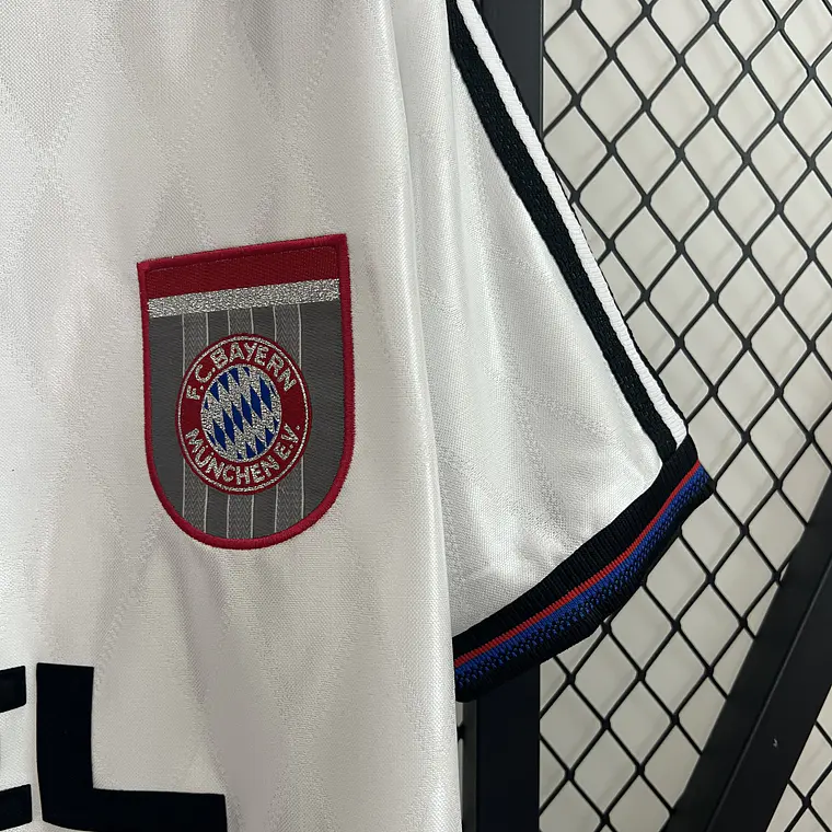 Bayern Away 96/98 5