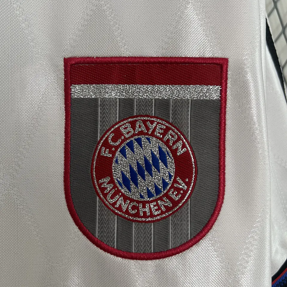 Bayern Away 96/98 8