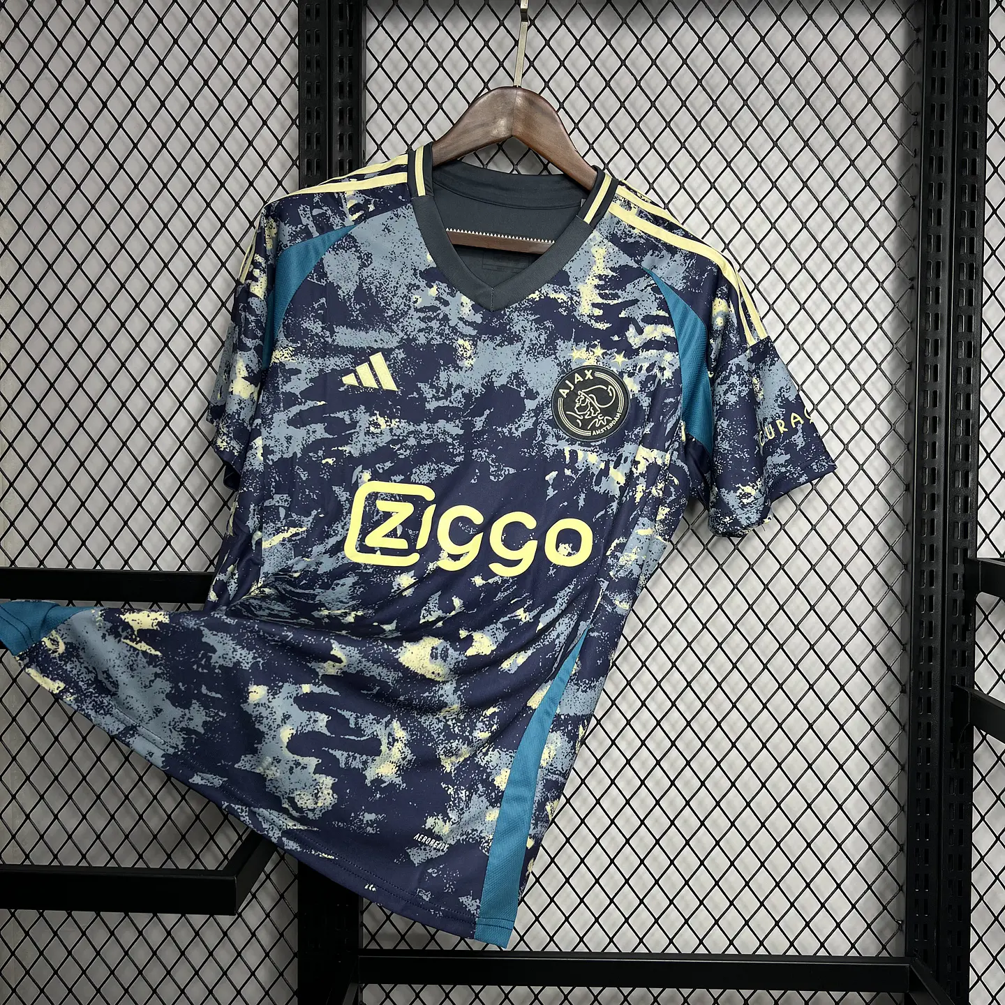 Ajax Away 24/25 4