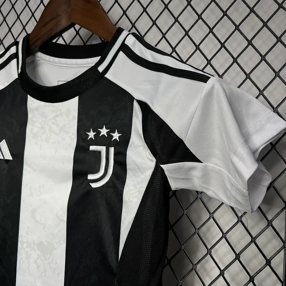 Juventus Home 24/25 Kit Criança 4