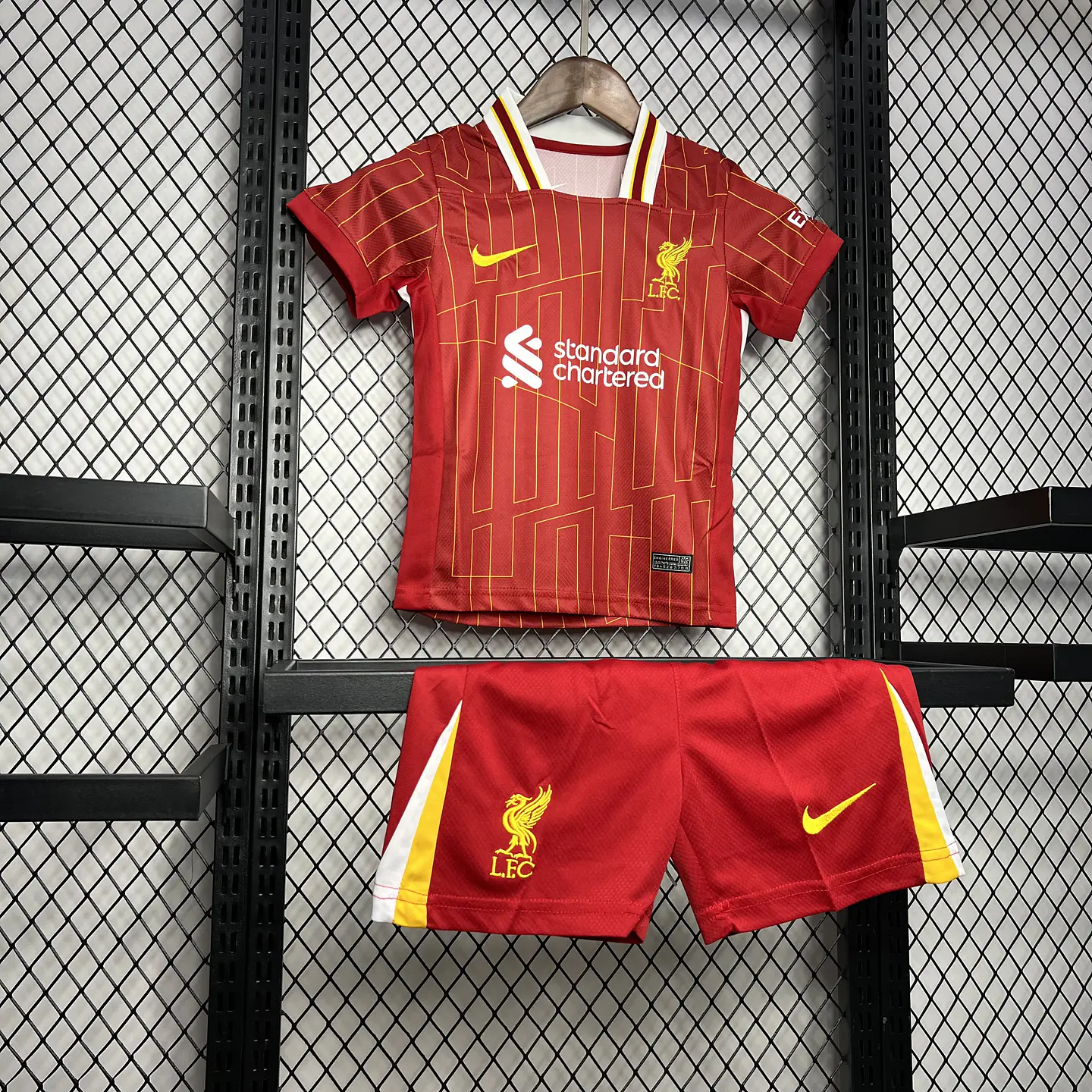 Liverpool Home 24/25 Kit Criança 3