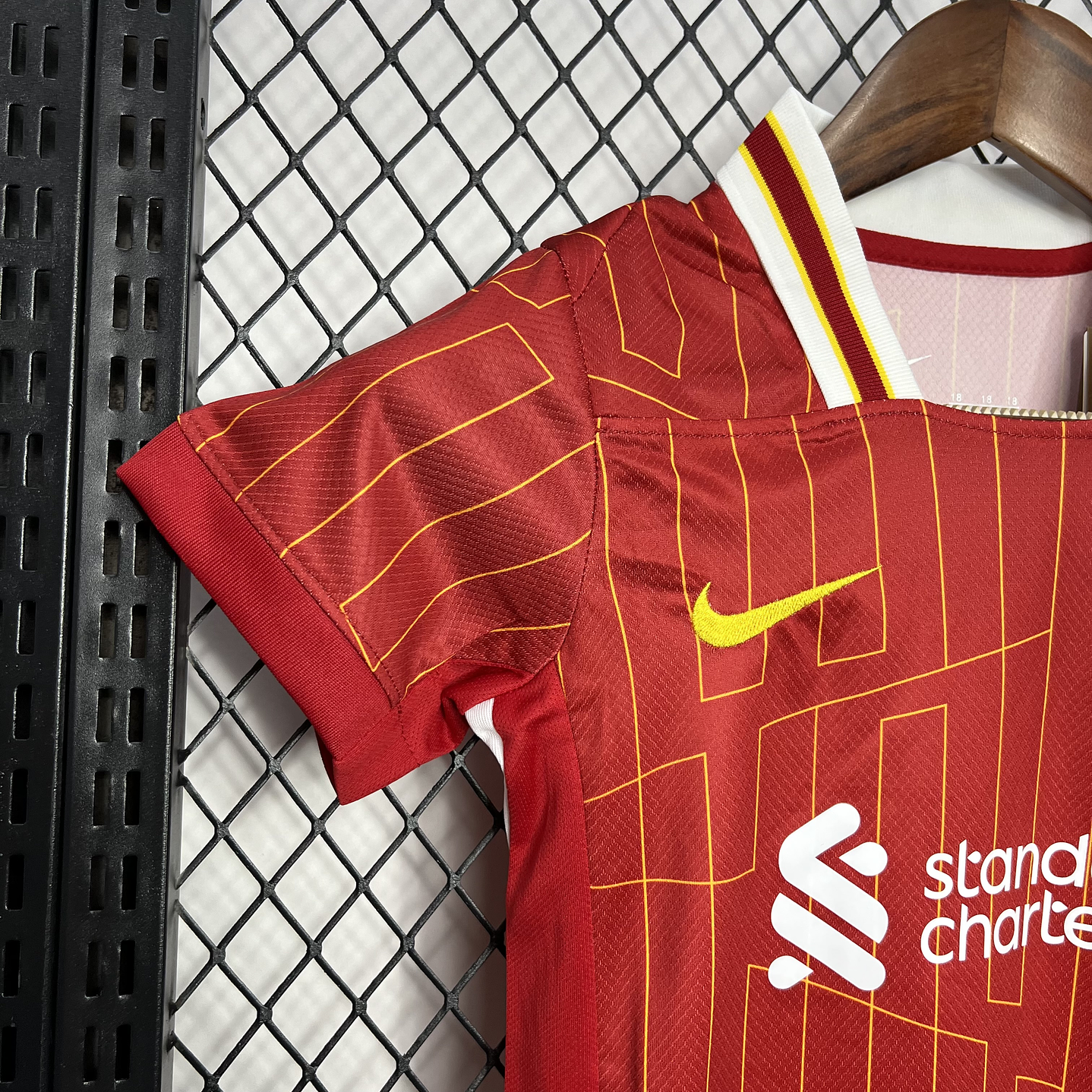 Liverpool Home 24/25 Kit Criança 4