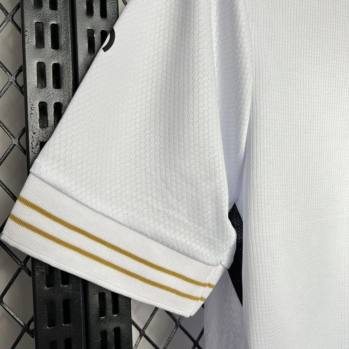 Vitória SC Home 24/25 9